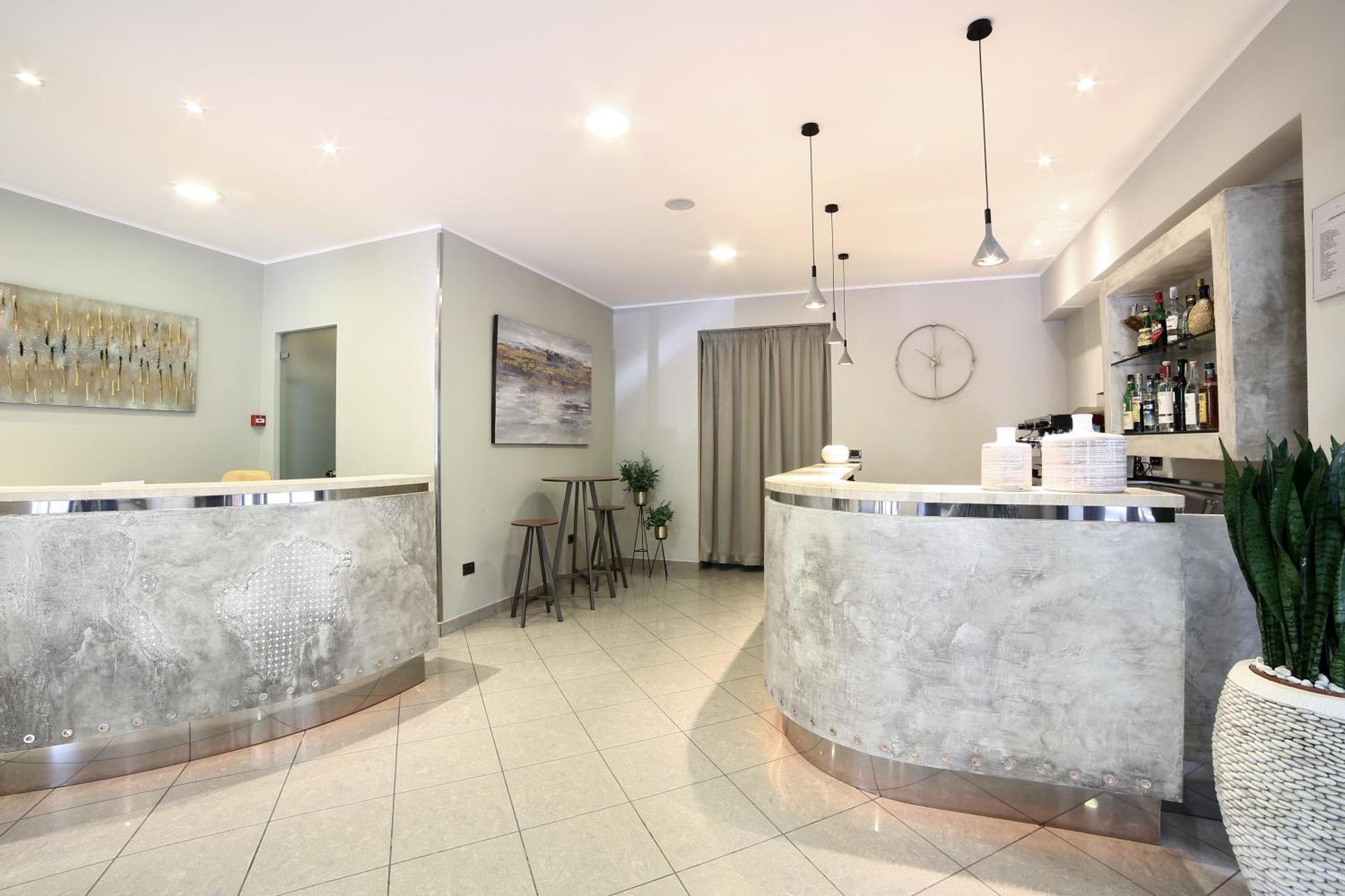 Hotel Trieste แชร์เวีย ภายนอก รูปภาพ