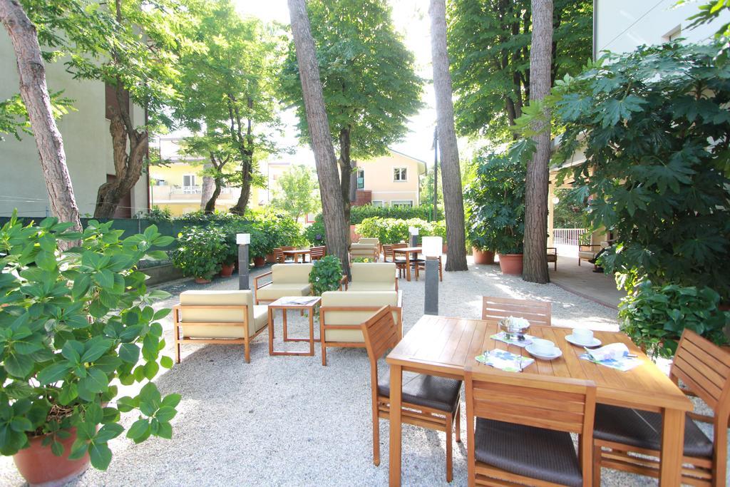 Hotel Trieste แชร์เวีย ภายนอก รูปภาพ